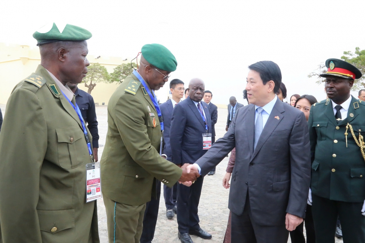 chu tich nuoc luong cuong tham tru so Dang phong trao nhan dan giai phong angola hinh anh 3