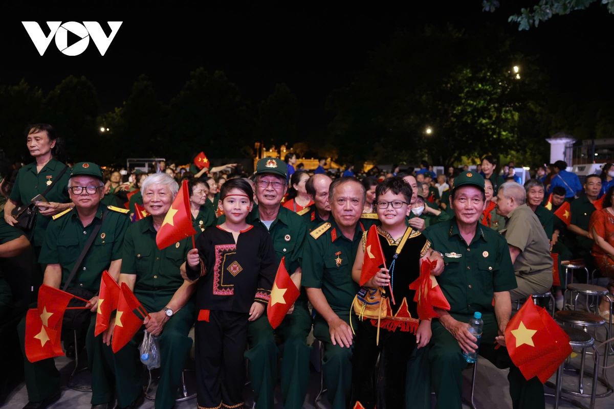 khan gia song lai khi the cach mang qua dem nghe thuat thoi co vang hinh anh 11