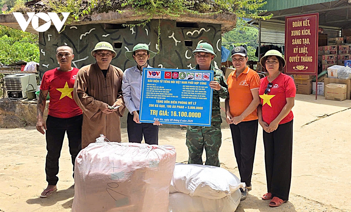 bao Dien tu tieng noi viet nam cung trao hon 850 trieu dong den vung lu nghe an hinh anh 2