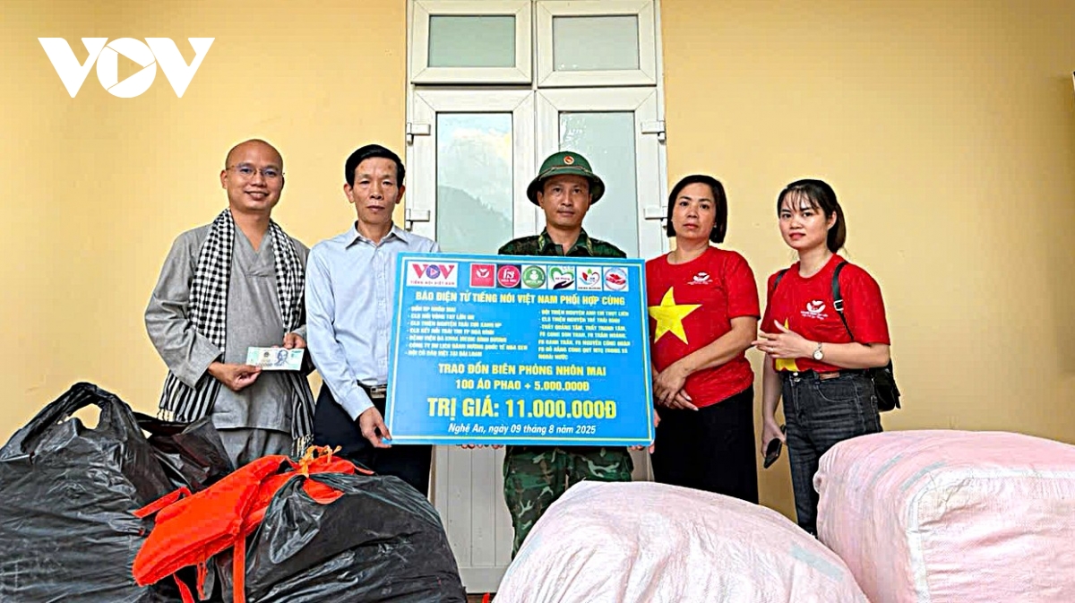 bao Dien tu tieng noi viet nam cung trao hon 850 trieu dong den vung lu nghe an hinh anh 4