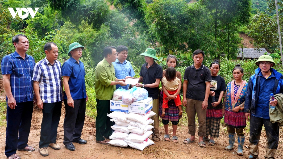 Dien bien don toan luc khac phuc hau qua mua lu hinh anh 2