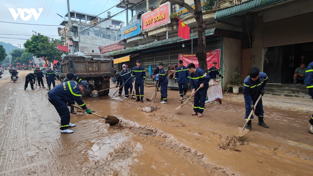 cac luc luong ra quan giup dan khac phuc hau qua sau lu o son la hinh anh 6