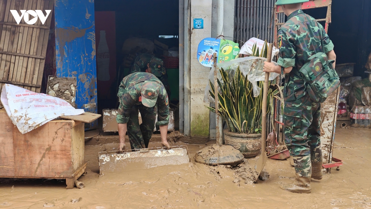 cac luc luong ra quan giup dan khac phuc hau qua sau lu o son la hinh anh 7