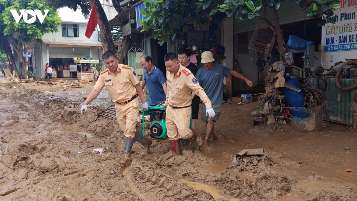 cac luc luong ra quan giup dan khac phuc hau qua sau lu o son la hinh anh 9