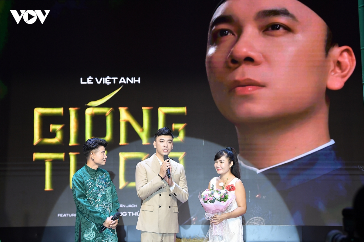 le viet anh ke chuyen thanh giong bang am nhac duong dai hinh anh 2