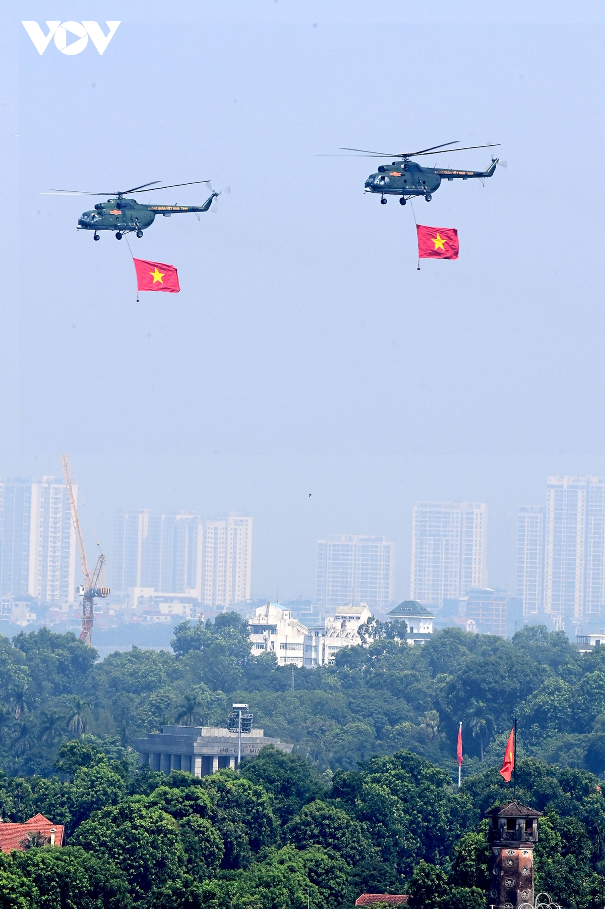 dan tiem kich, truc thang bay hop luyen o trung tam ha noi hinh anh 3