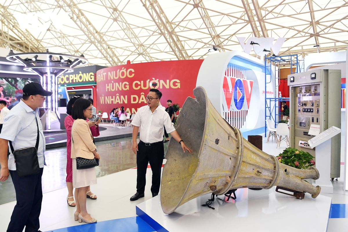 khong gian cua vov tai trien lam quoc gia a80 trung bay nhieu hien vat quy hinh anh 5