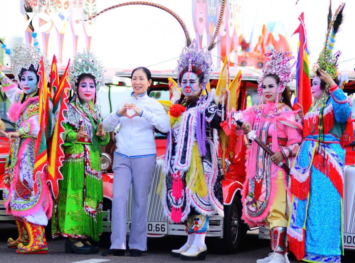 khai mac le hoi duong pho sac mau bien ca nam 2025 o gia lai hinh anh 3