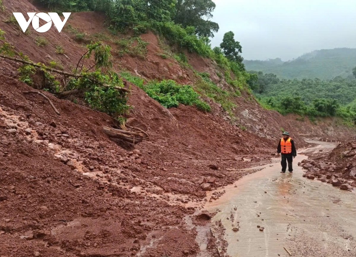 Mưa lớn trước khi bão số 6 đổ bộ, nhiều nơi ở tỉnh Quảng Trị bị ngập