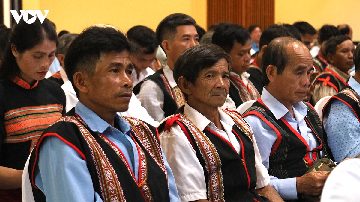 quang ngai gap mat nguoi co uy tin tieu bieu vung dong bao dan toc thieu so hinh anh 1