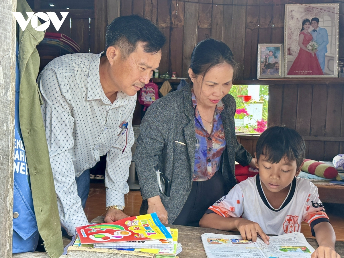 chung tay dua hoc sinh vung bien den truong hinh anh 3