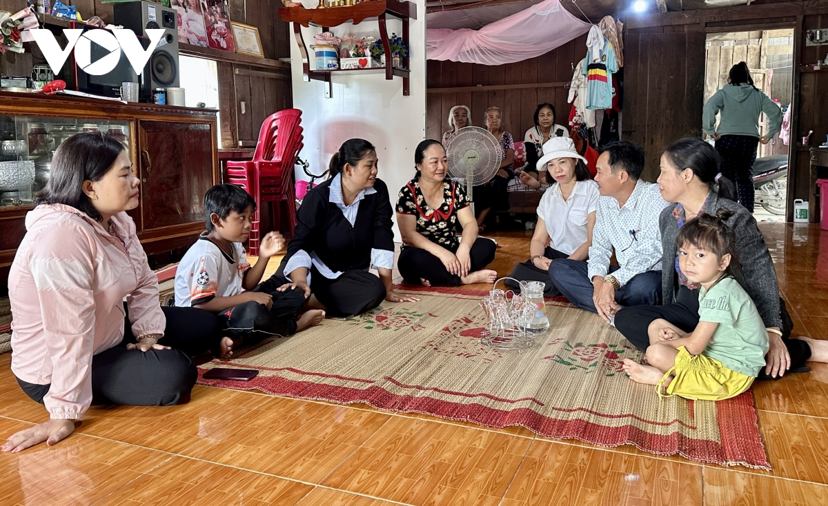 chung tay dua hoc sinh vung bien den truong hinh anh 4