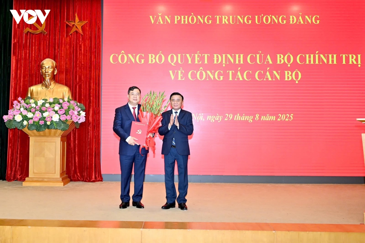 phan cong, bo nhiem dong chi pham gia tuc giu chuc chanh van phong trung uong Dang hinh anh 1