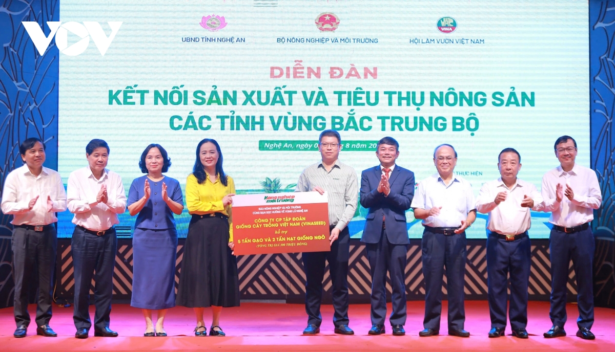 25 tấn gạo từ Diễn đàn kết nối chuỗi giá trị nông sản giúp người dân vùng lũ Nghệ An