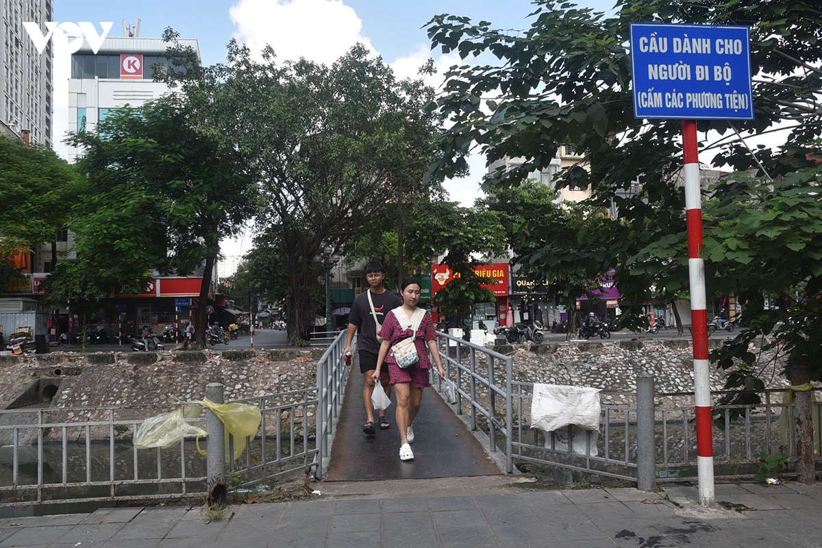 ha noi thay the lan can ri set doc hai bo song kim nguu hinh anh 2