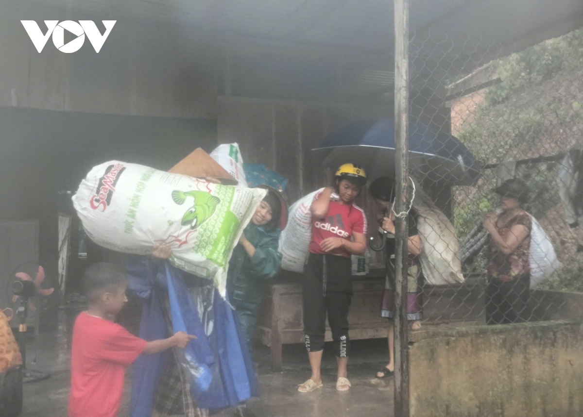 mua lon truoc khi bao so 6 do bo, nhieu noi o tinh quang tri bi ngap hinh anh 3