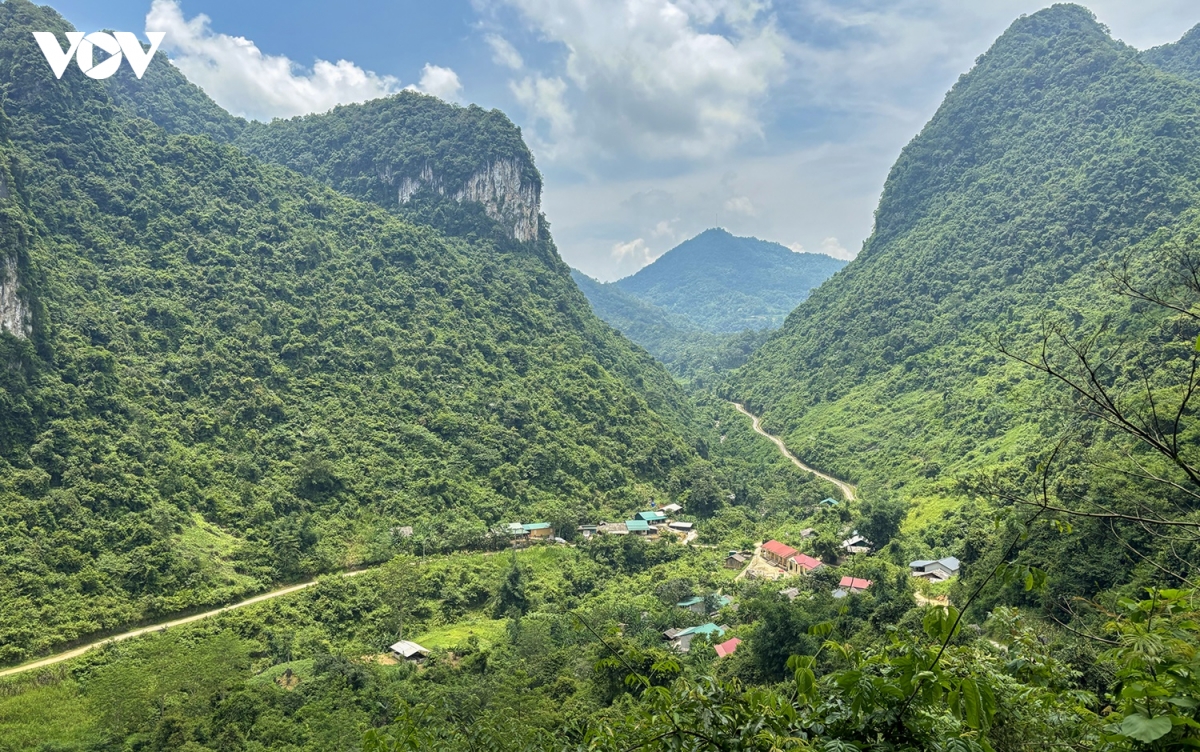 nhung lang do tren que huong cach mang hinh anh 1