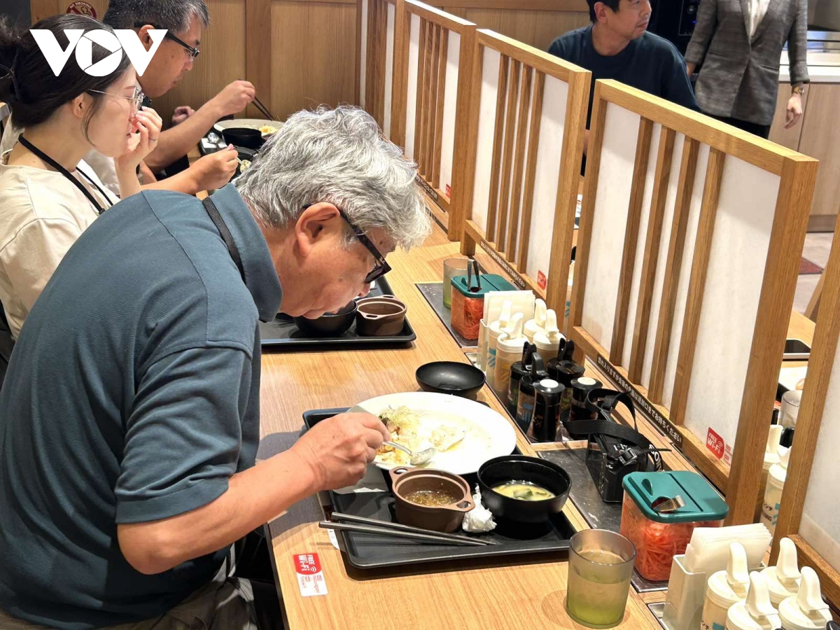 Dua mon viet den ban an nguoi nhat hinh anh 5