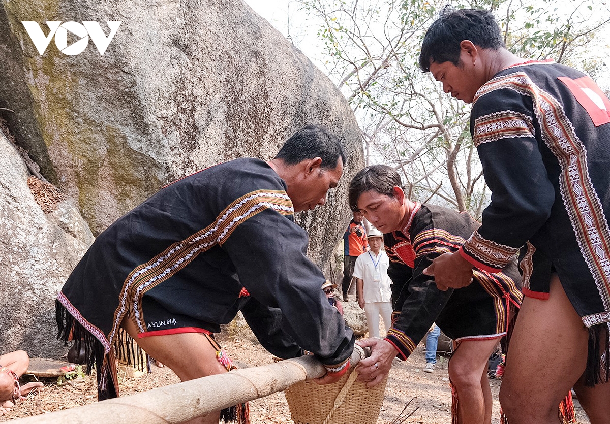 Dac sac le cau mua yang potao apui o xu so cua vua lua hinh anh 3
