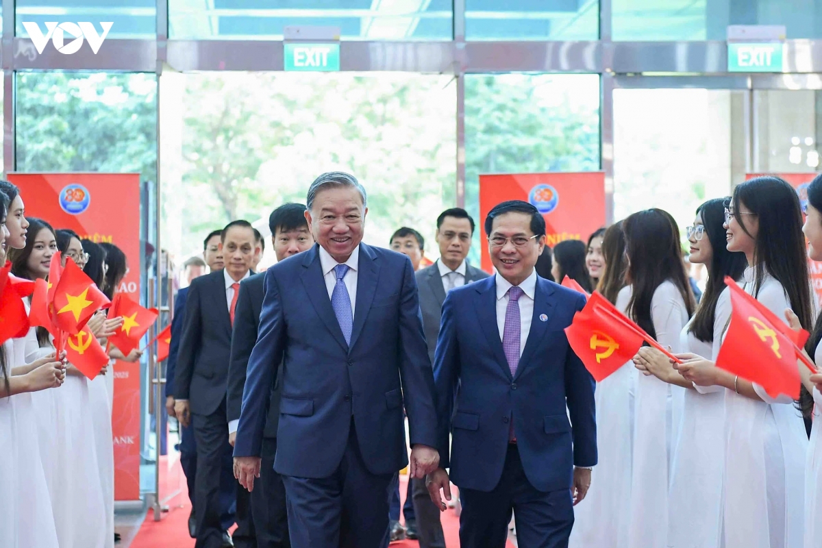 ngoai giao phai thuc su la cho dua tin cay ve tham muu dinh huong chien luoc cua Dang hinh anh 1