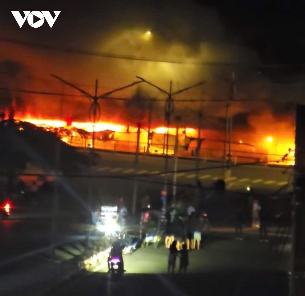 chay tai cho thuc pham tam nong Dong thap , 20 ki ot bi thieu rui hinh anh 1