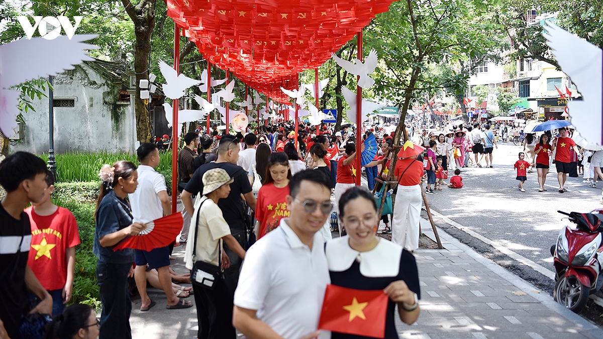nguoi dan do ve cac di tich lich su trong dip nghi 2 9 hinh anh 12