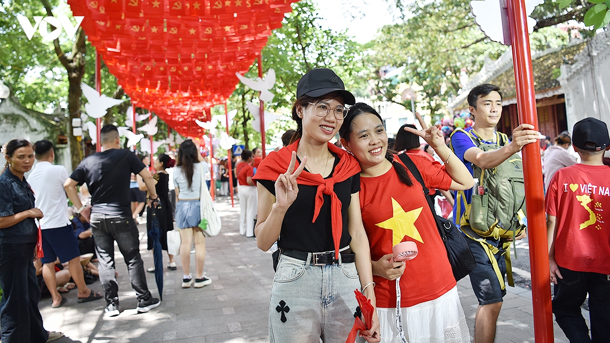 nguoi dan do ve cac di tich lich su trong dip nghi 2 9 hinh anh 11