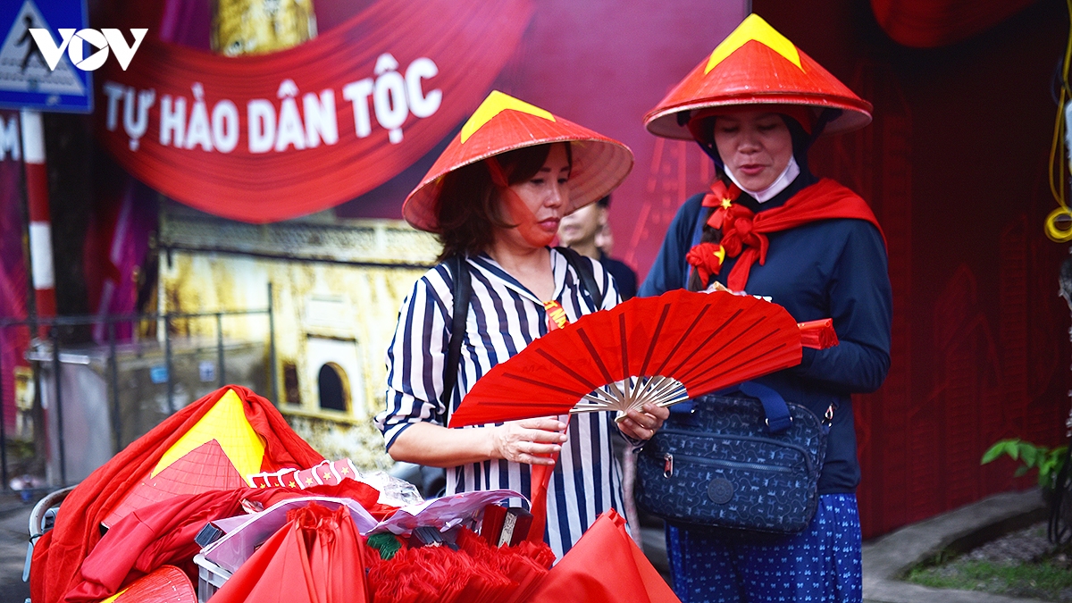 nguoi dan do ve cac di tich lich su trong dip nghi 2 9 hinh anh 7