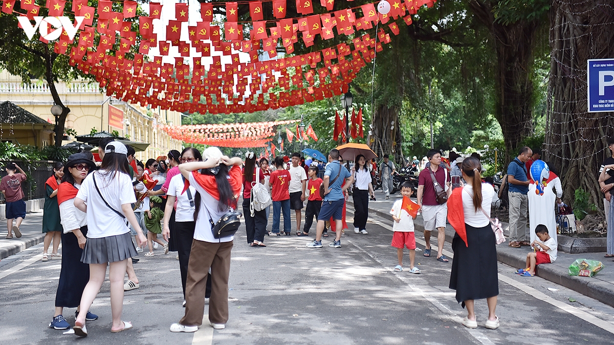 nguoi dan do ve cac di tich lich su trong dip nghi 2 9 hinh anh 14