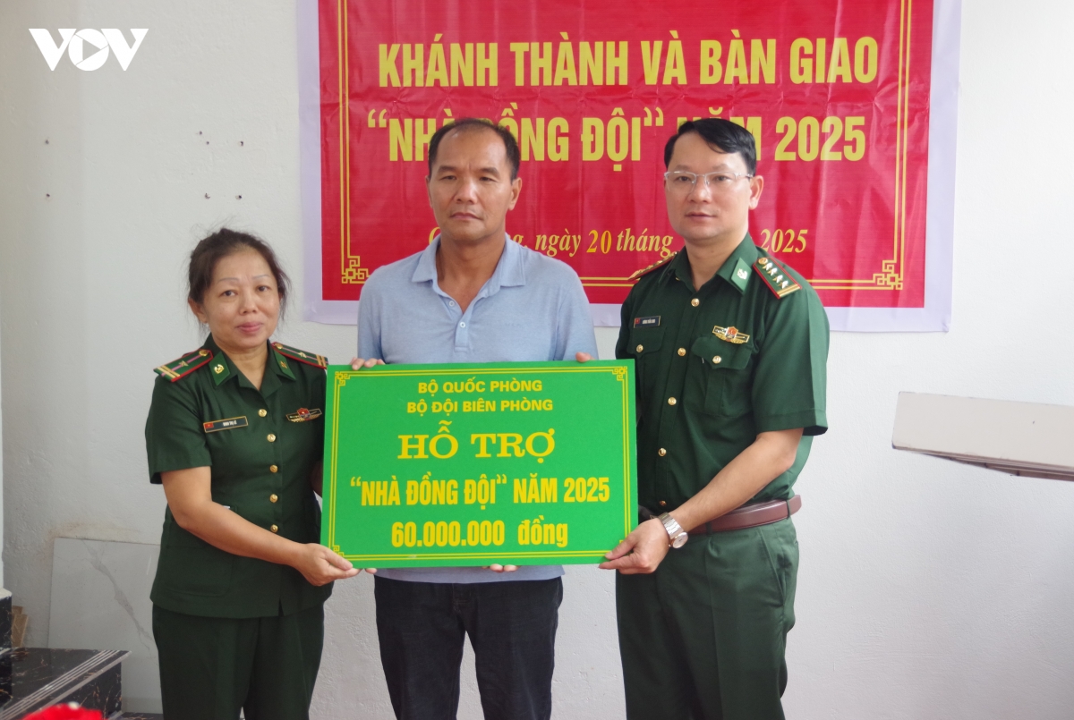 cao bang ban giao nha dong doi cho quan nhan co hoan canh kho khan hinh anh 1
