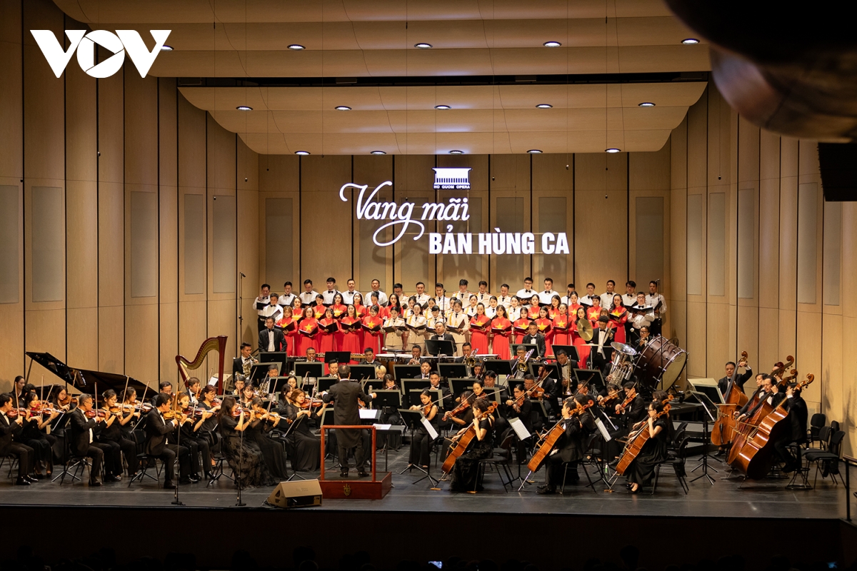  vang mai ban hung ca - Dem nhac tri an cac the he chien si cong an nhan dan hinh anh 1