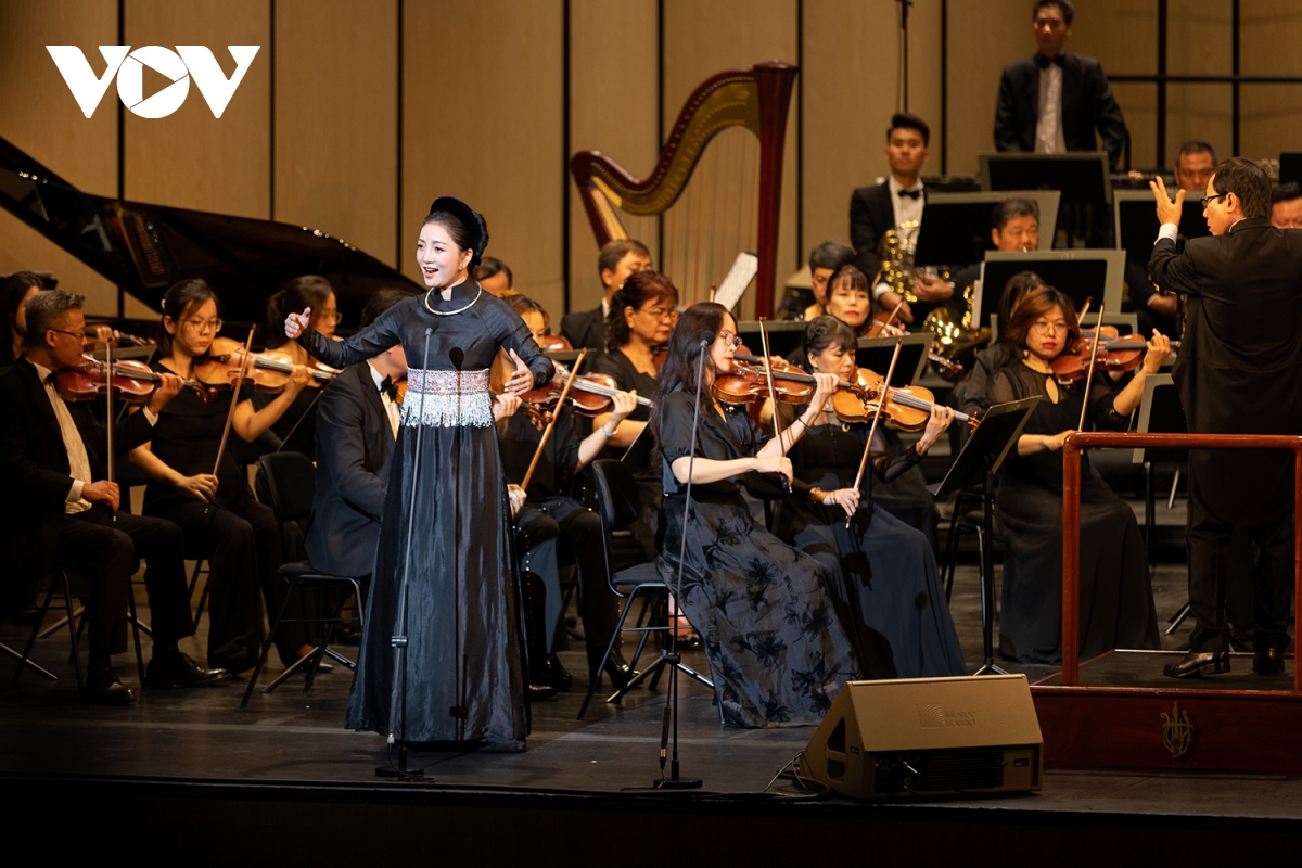  vang mai ban hung ca - Dem nhac tri an cac the he chien si cong an nhan dan hinh anh 2