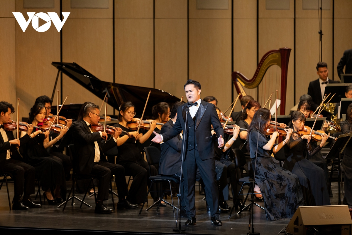  vang mai ban hung ca - Dem nhac tri an cac the he chien si cong an nhan dan hinh anh 4