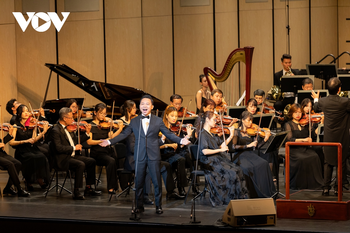  vang mai ban hung ca - Dem nhac tri an cac the he chien si cong an nhan dan hinh anh 6