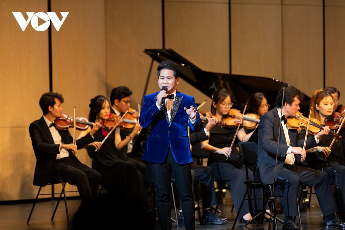  vang mai ban hung ca - Dem nhac tri an cac the he chien si cong an nhan dan hinh anh 3