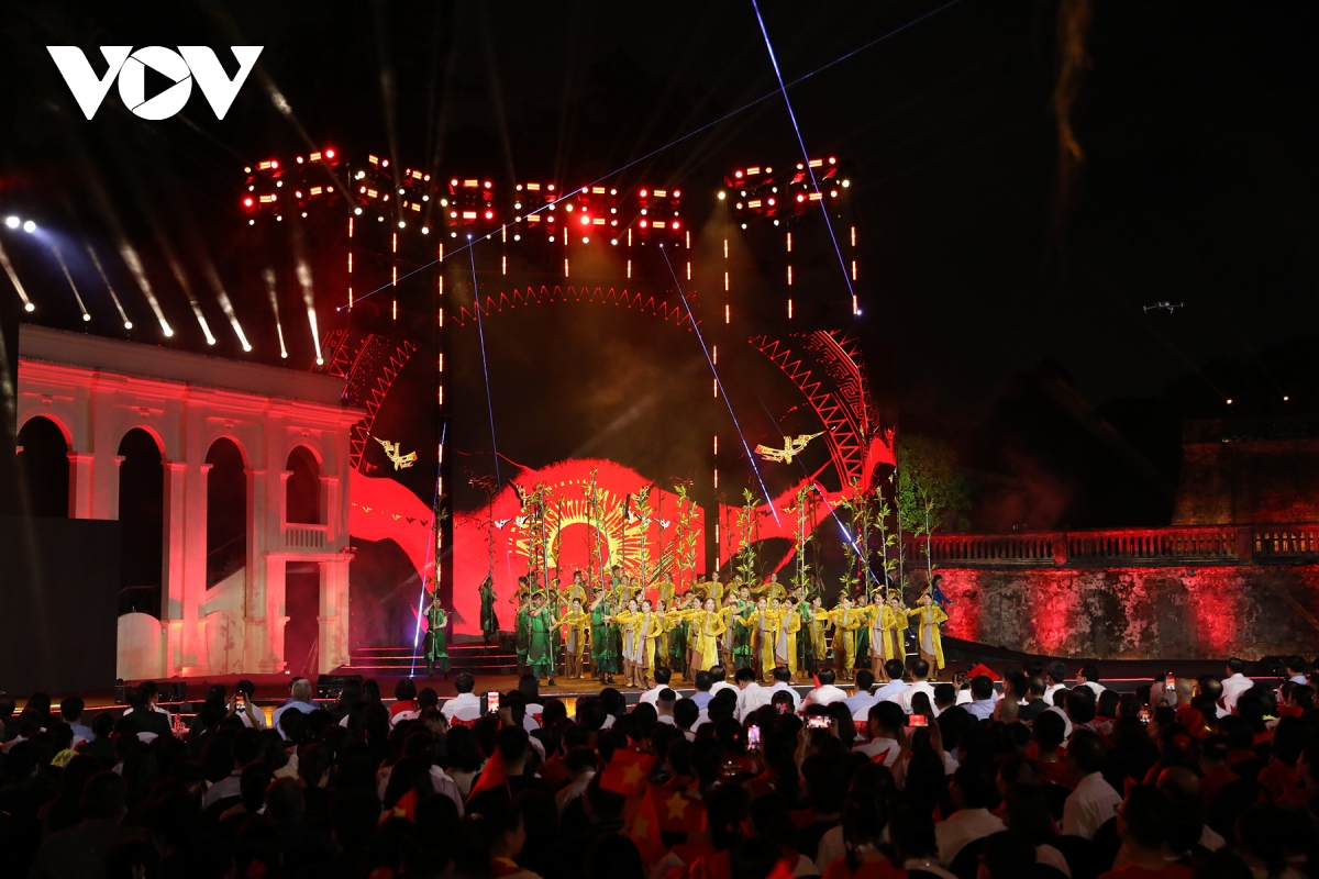 khan gia song lai khi the cach mang qua dem nghe thuat thoi co vang hinh anh 2