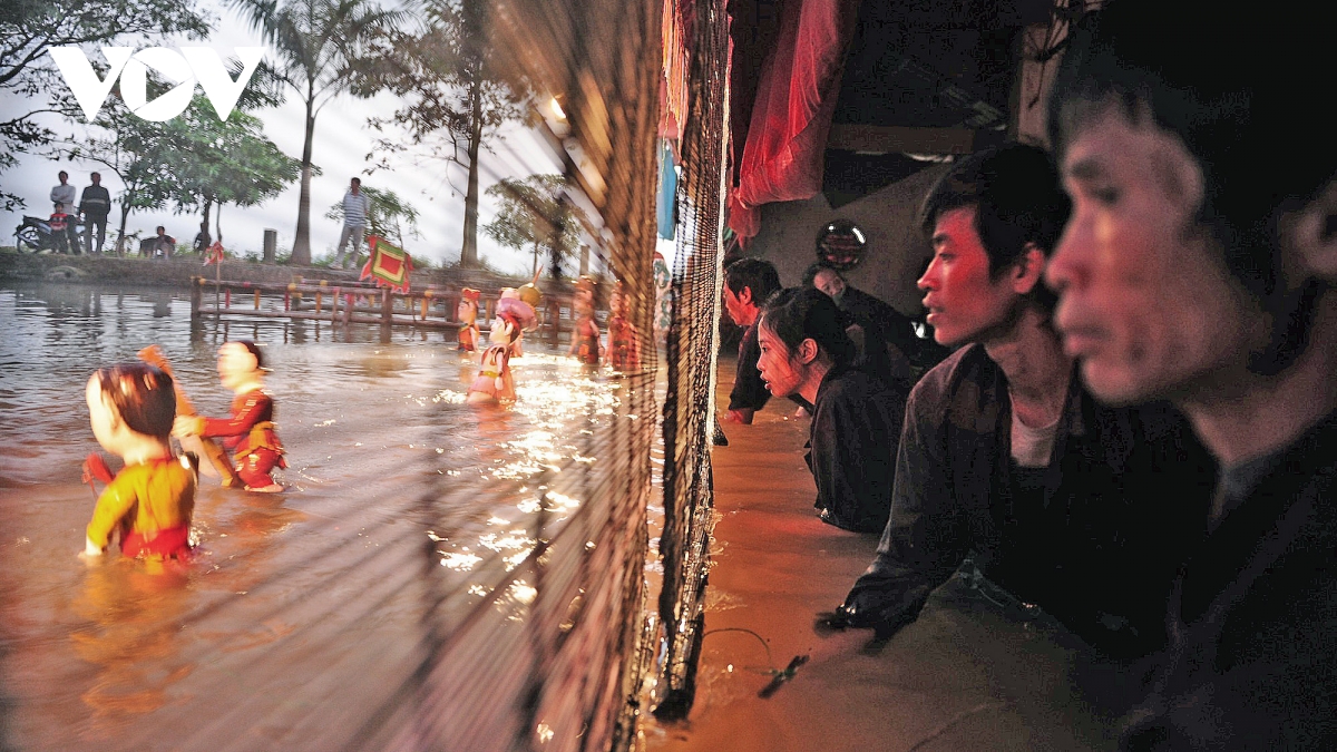 https://media.vov.vn/sites/default/files/styles/large_watermark/public/2025-08/roi_nuoc_1.jpg