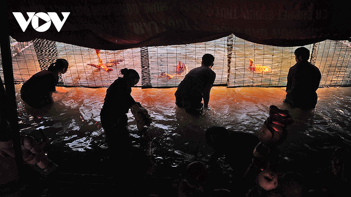 Doc dao nghe thuat mua roi nuoc co truyen lang rach hinh anh 2