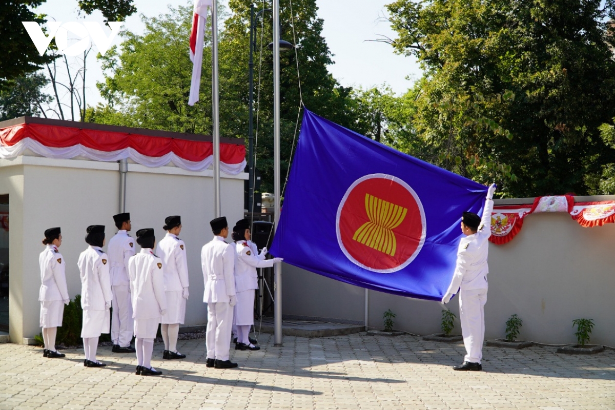 En la ceremonia de izamiento de la bandera en el Día de la Asean (8 de agosto).