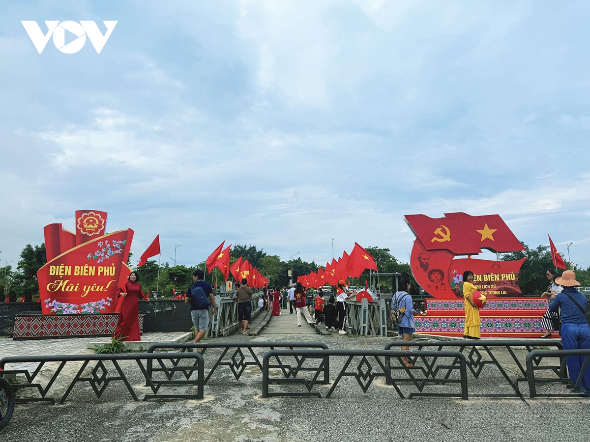 Điện Biên rực sắc cờ đỏ chào mừng Quốc khánh 2/9