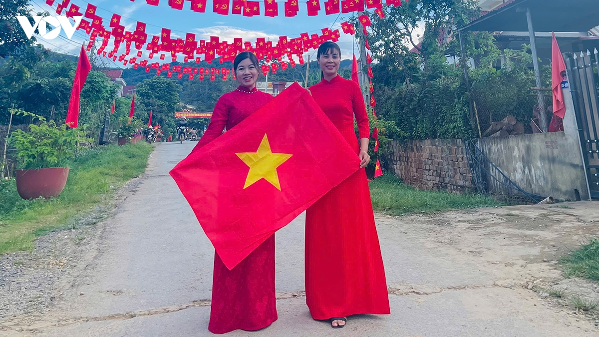nguoi dan phan khoi nhan qua tet Doc lap hinh anh 6
