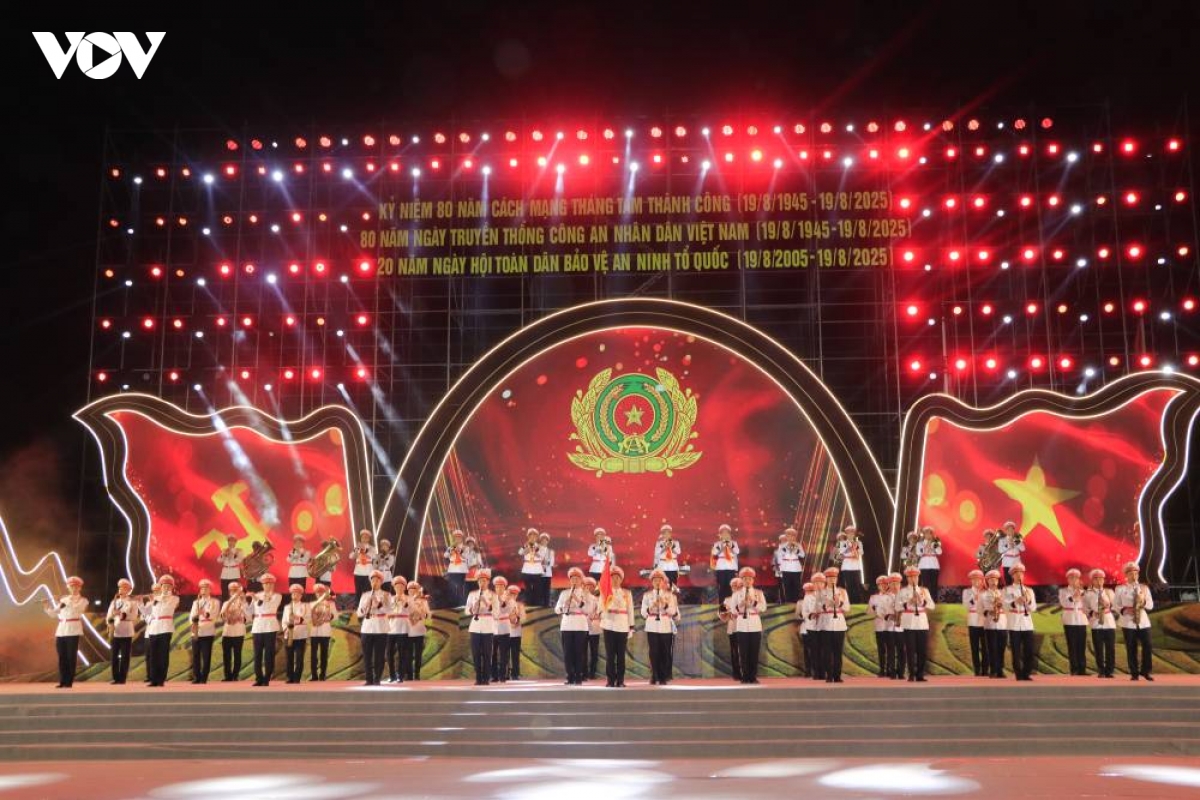 lao cai to chuc chuong trinh nghe thuat dac biet ban hung ca cach mang hinh anh 2