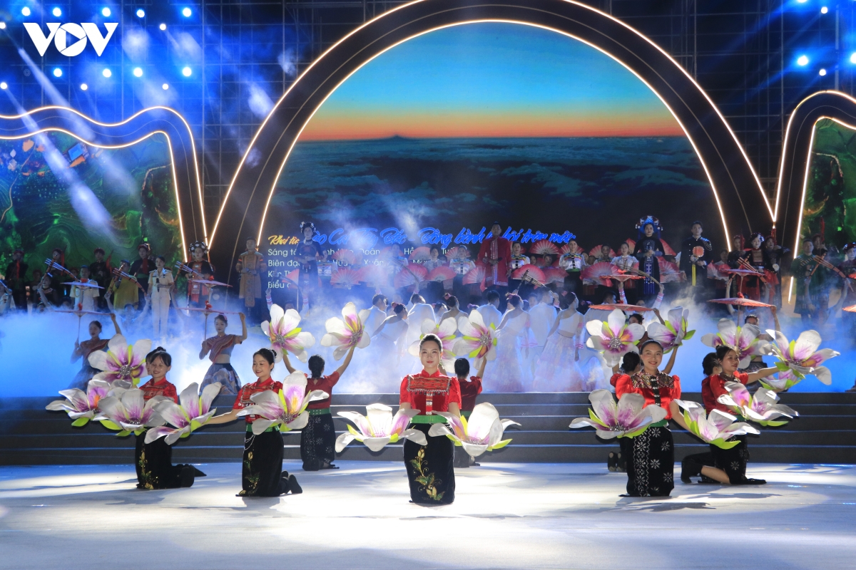 lao cai to chuc chuong trinh nghe thuat dac biet ban hung ca cach mang hinh anh 1