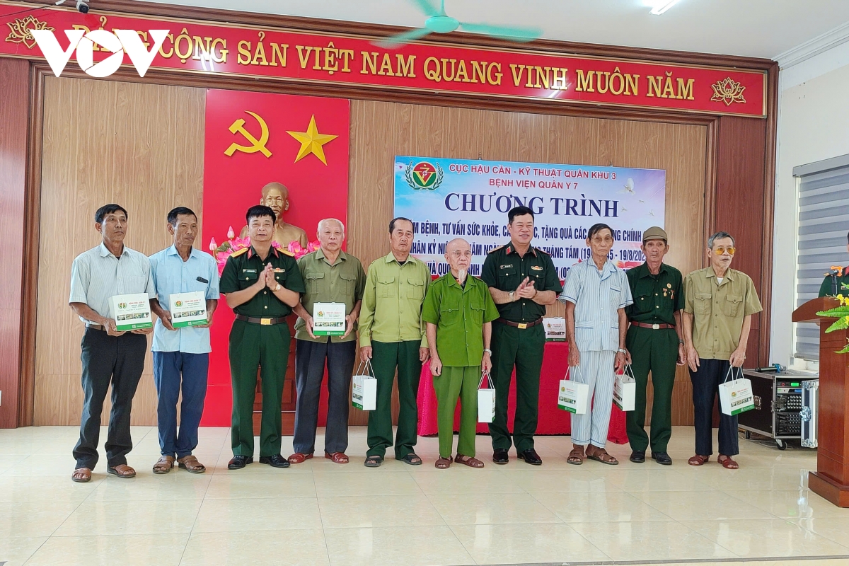 benh vien quan y 7 tri an, cham soc suc khoe cac doi tuong chinh sach tai quang ninh hinh anh 2