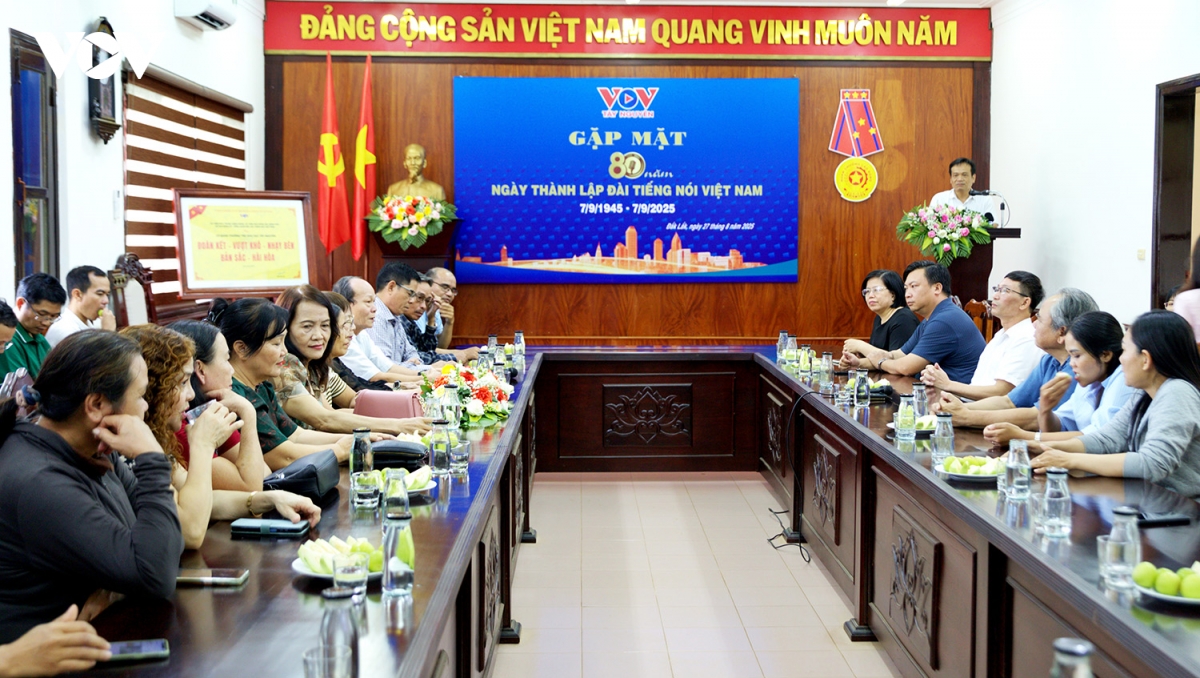 vov tay nguyen gap mat nhan ky niem 80 nam ngay thanh lap Dai tieng noi viet nam hinh anh 1