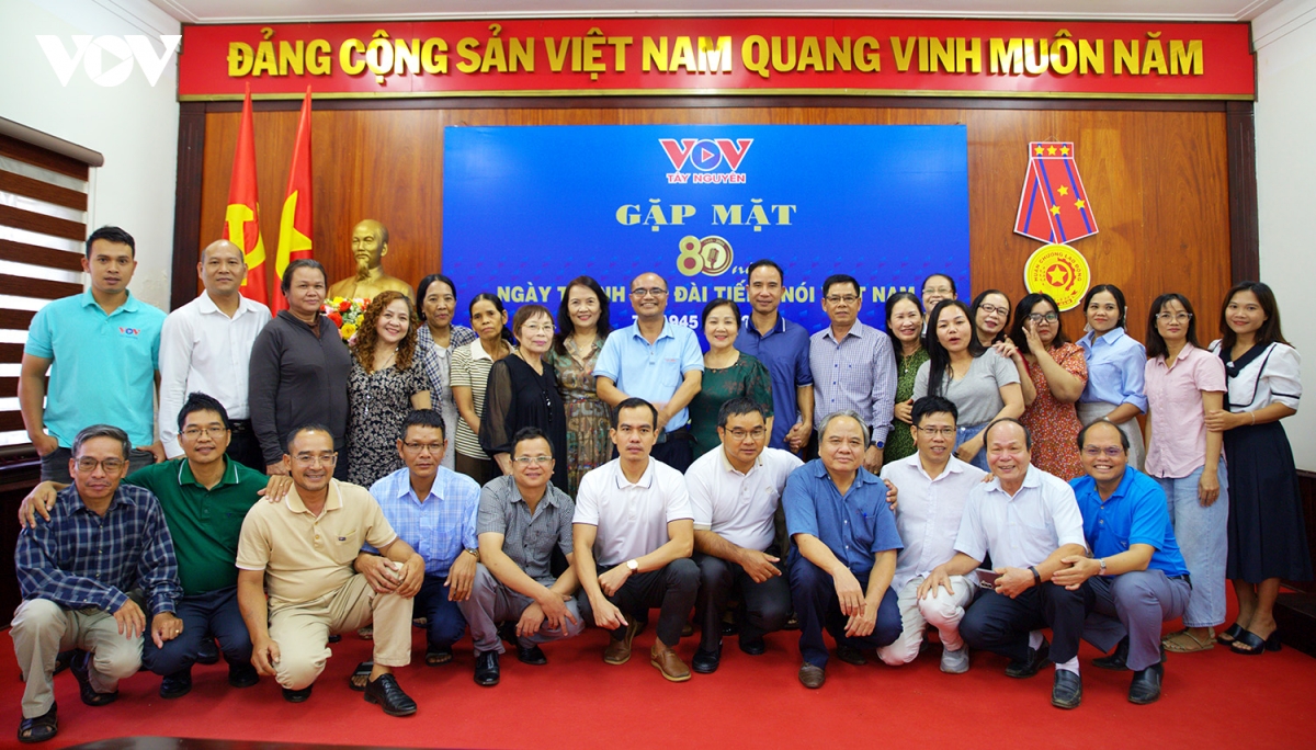 vov tay nguyen gap mat nhan ky niem 80 nam ngay thanh lap Dai tieng noi viet nam hinh anh 3