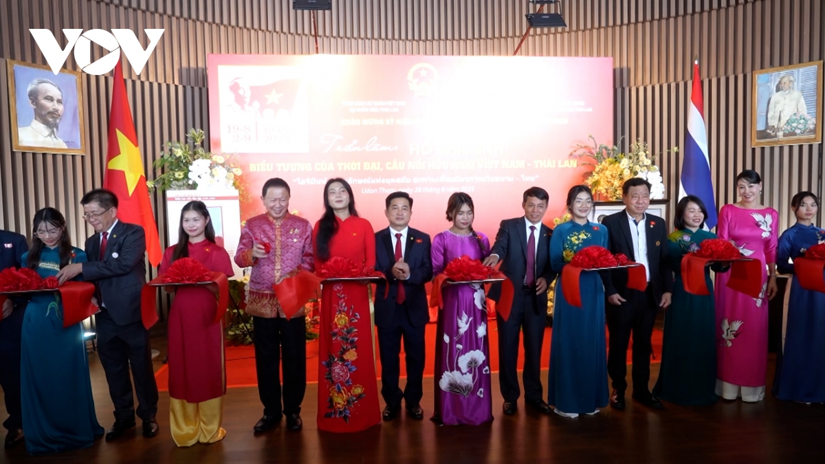 trien lam dac biet ton vinh chu tich ho chi minh va tinh huu nghi viet - thai hinh anh 1