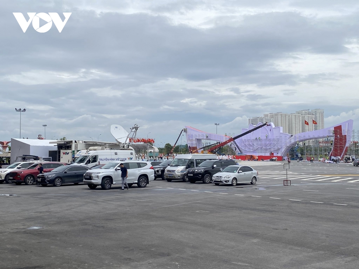 Dừng thi công gian hàng tại Triển lãm 80 năm thành tựu đất nước khi bão số 5 đổ bộ