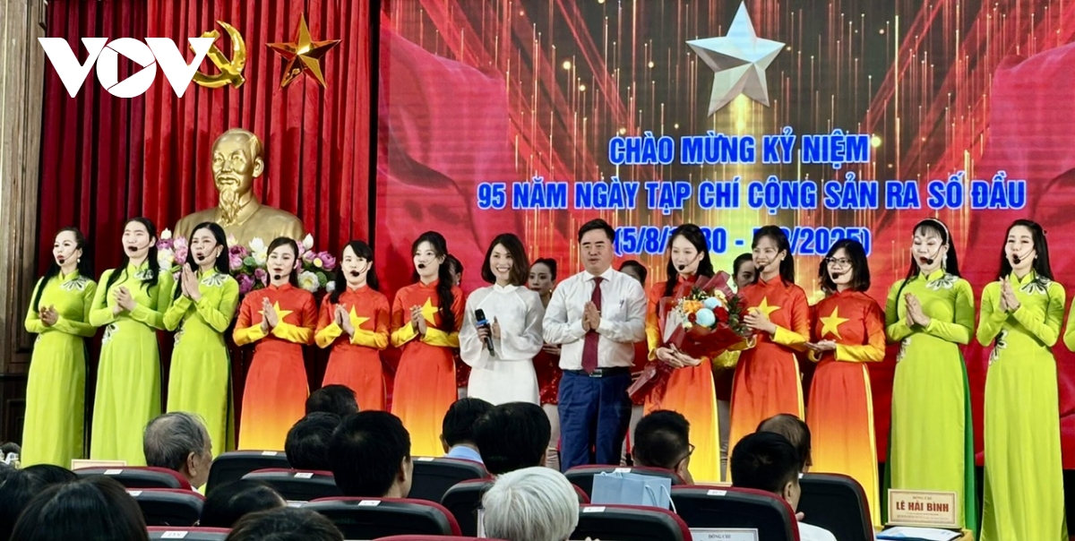 tap chi cong san ngon co ly luan hang dau cua Dang hinh anh 3