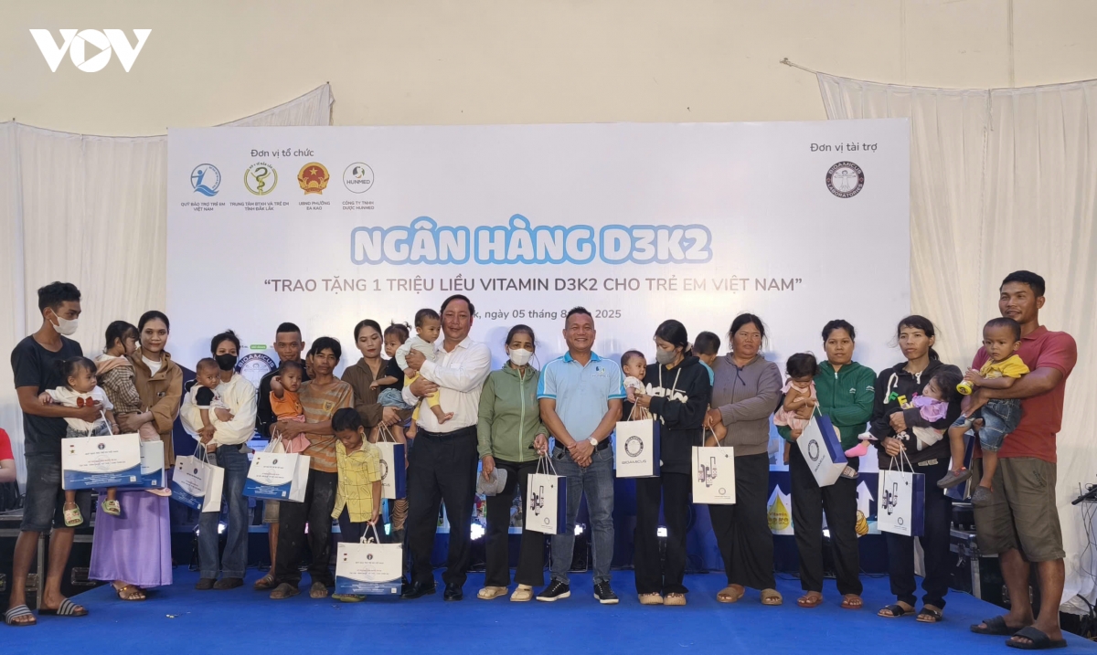 700 tre em co hoan canh kho khan tai Dak lak duoc tang vitamin d3k2 hinh anh 1